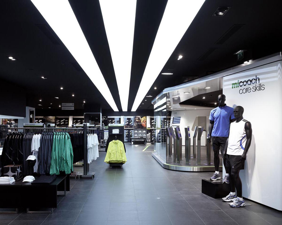 Als Innenausbauer in Paris auf verantwortlich für den Adidas Showroom