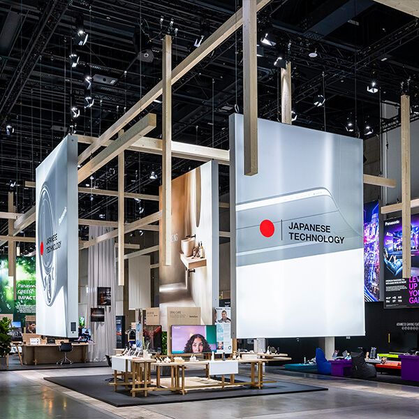 Minimalistischer Panasonic Messestand auf der IFA 2025 – japanisch inspiriertes Design auf 716 m², gebaut von Display International.