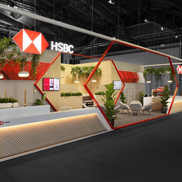 Eleganter Messeauftritt für HSBC auf der Sibos Frankfurt – realisiert von Display International mit höchster Präzision, Qualität und Designanspruch.