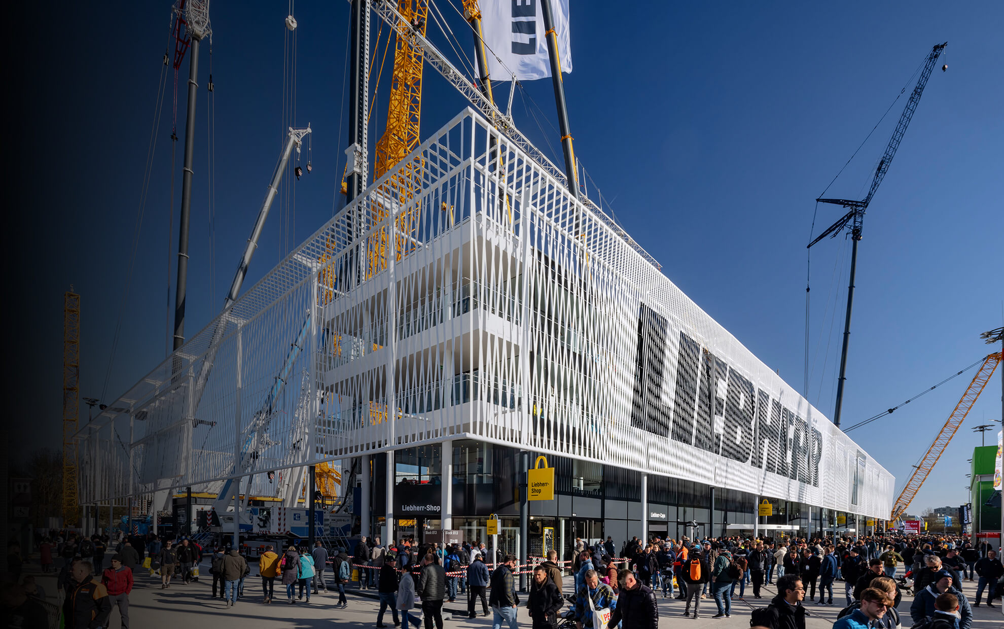 Exhibition Stand Builder Display International – international exhibition stand construction and innovative booth design for global brand presentations.