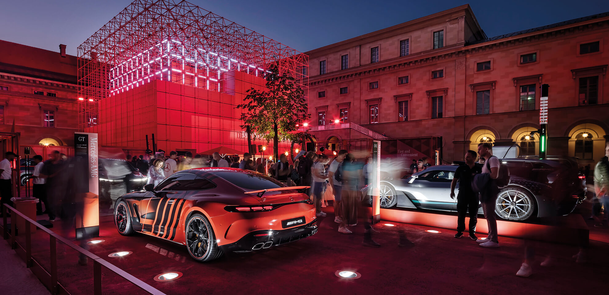 Messebau vom Profi: Display International baut Messestand im Outdoorbereich für Mercedes-Benz auf der IAA mobility 2024 in München.