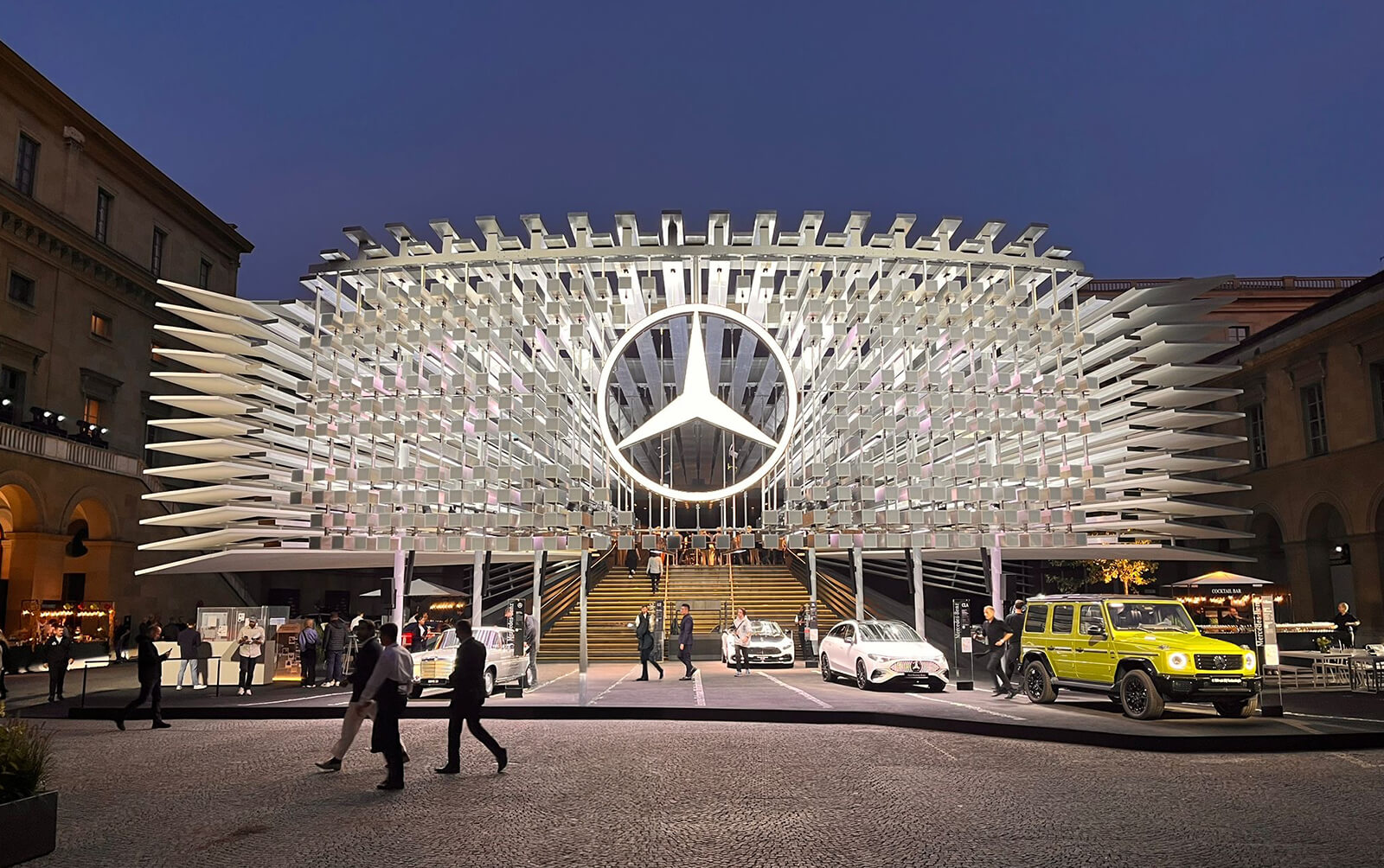 Detailansicht des Mercedes-Benz Messestands auf der IAA Mobility 2025 in München, umgesetzt von DISPLAY INTERNATIONAL.