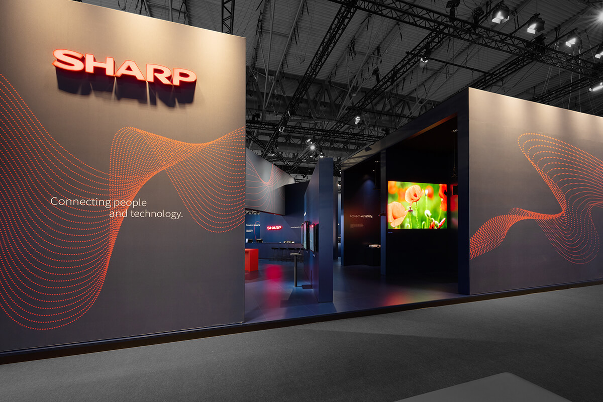 Hochwertige Material- und Oberflächenlösungen im modernen Messebau – realisiert von Display International.