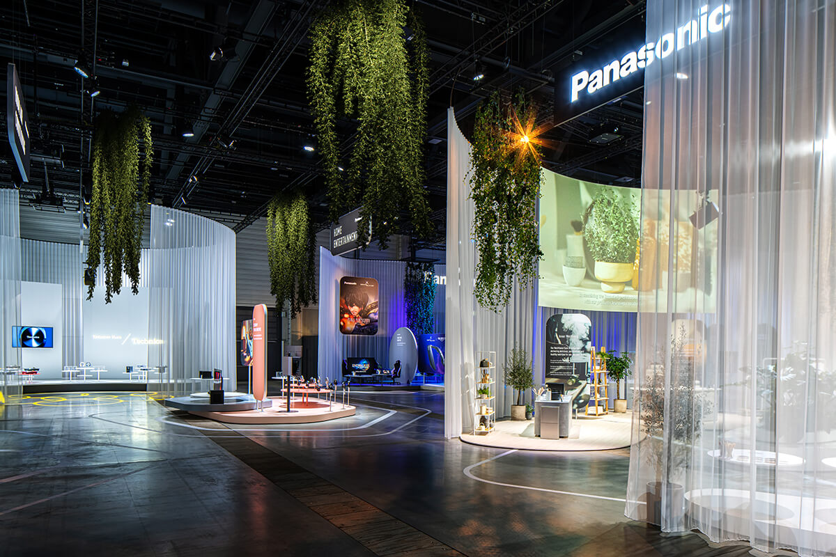 Panasonic präsentiert neues, nachhaltiges Messestandkonzept, welches von Messebaufirma Display International realisiert wurde.