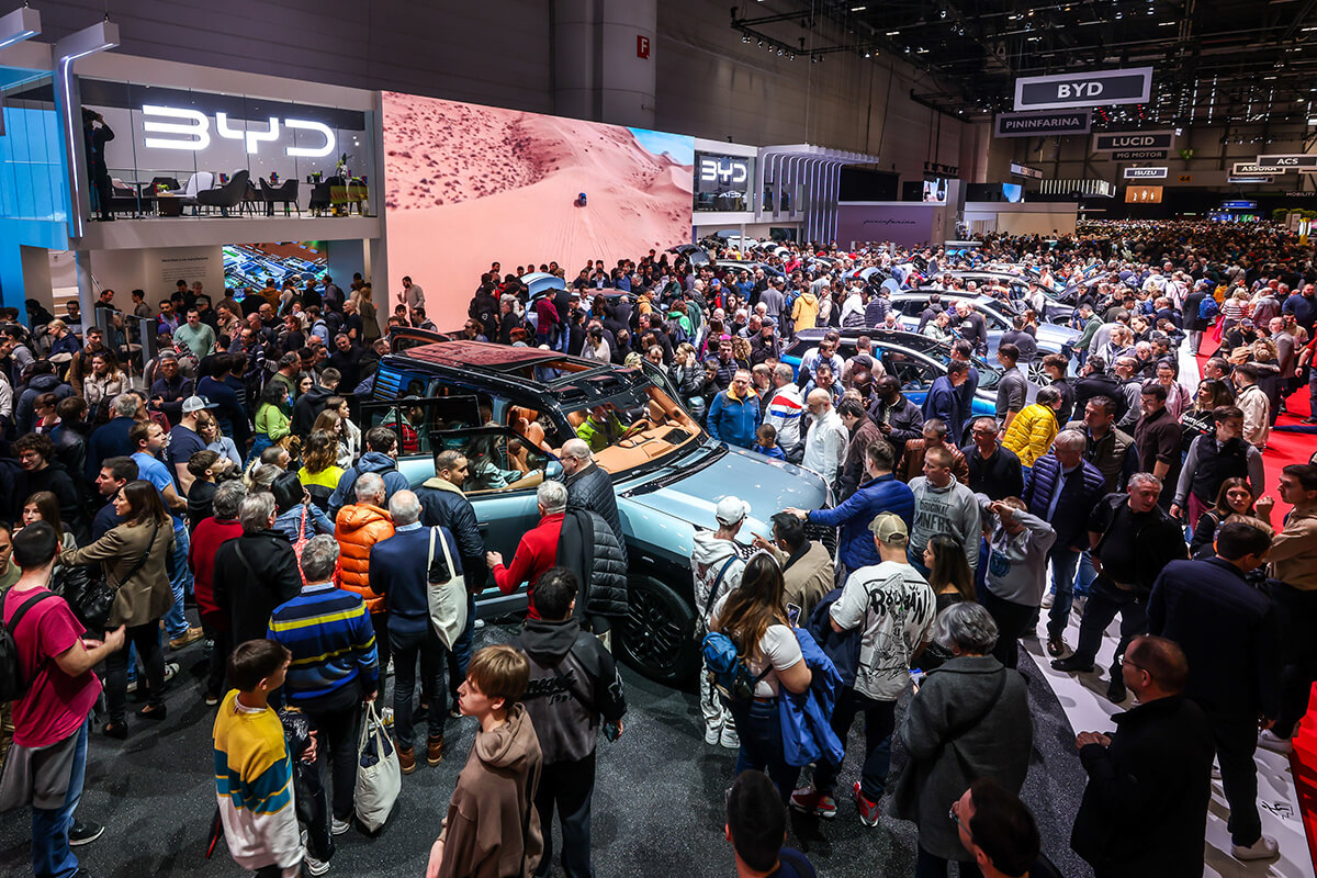 Ein Messestand, der die Besucher anzieht und begeistert: BYD präsentiert sich auf dem Genfer Autosalon mit einem Messestand gebaut von Messebauunternehmen Display International.