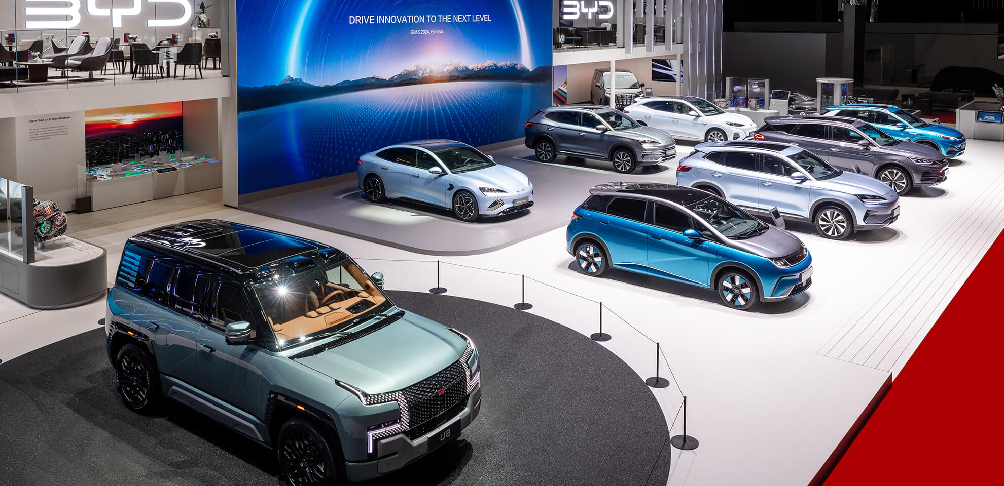 Automobilhersteller BYD begeistert mit modernem Messestand gebaut von Messebauer Display International auf dem Genfer Autosalon 2024.