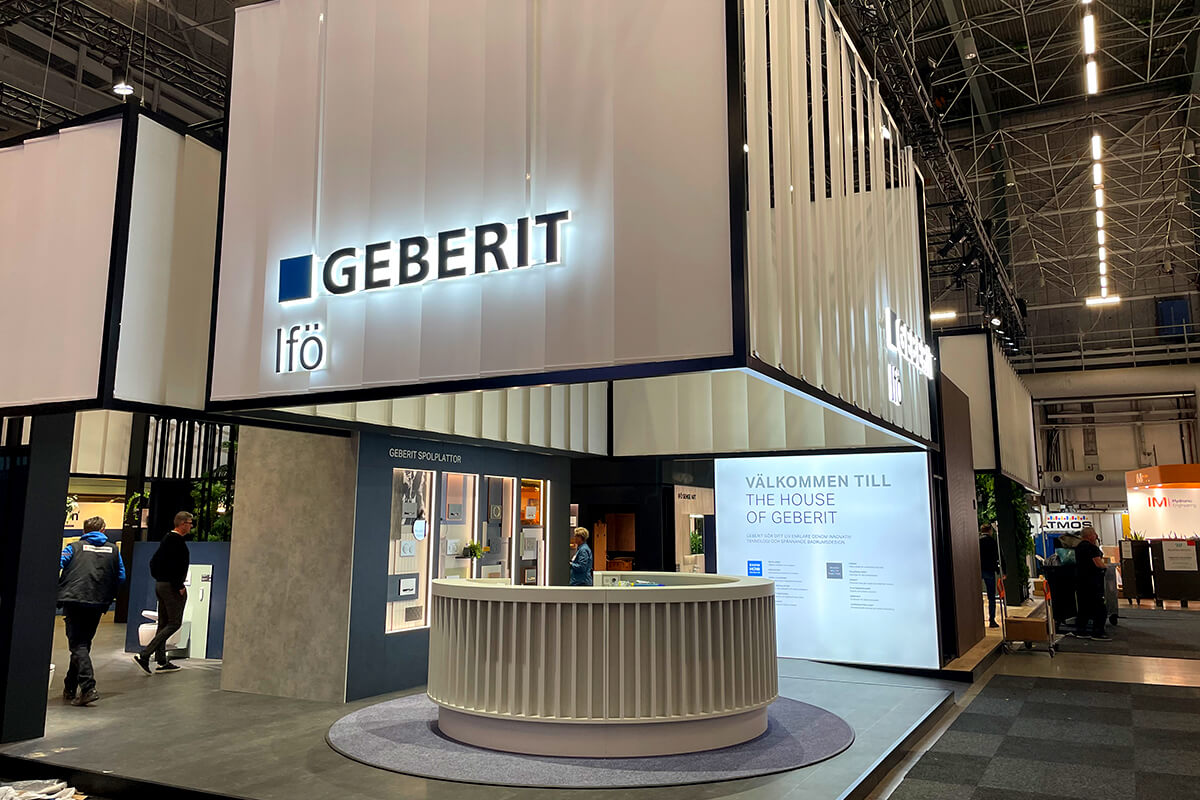 Modern exhibition booth for Geberit at Nordbygg in Stockholm.