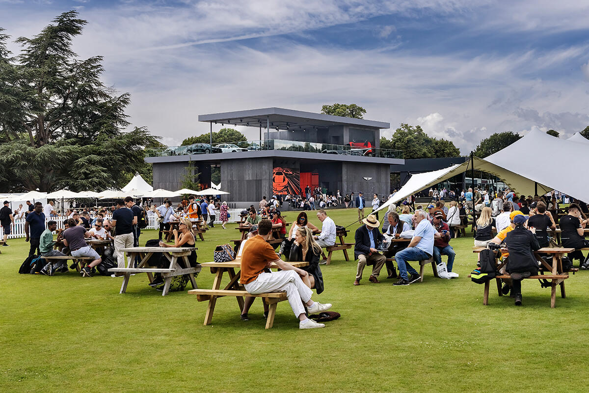 Outdoor Pavillon auf dem Goodwood Festival of Speed in England gebaut von Messebauer Display International.