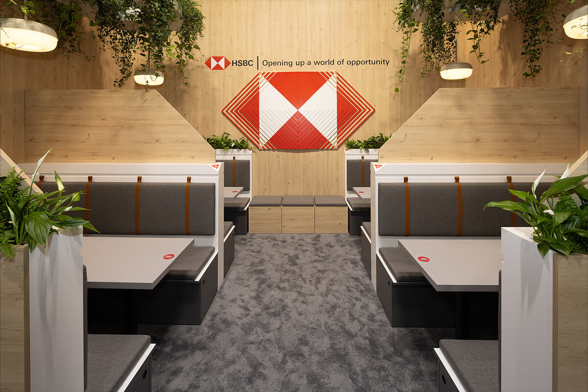 Diskretion und Design vereint – der HSBC-Messestand auf der Sibos bot den idealen Rahmen für vertrauliche Gespräche.