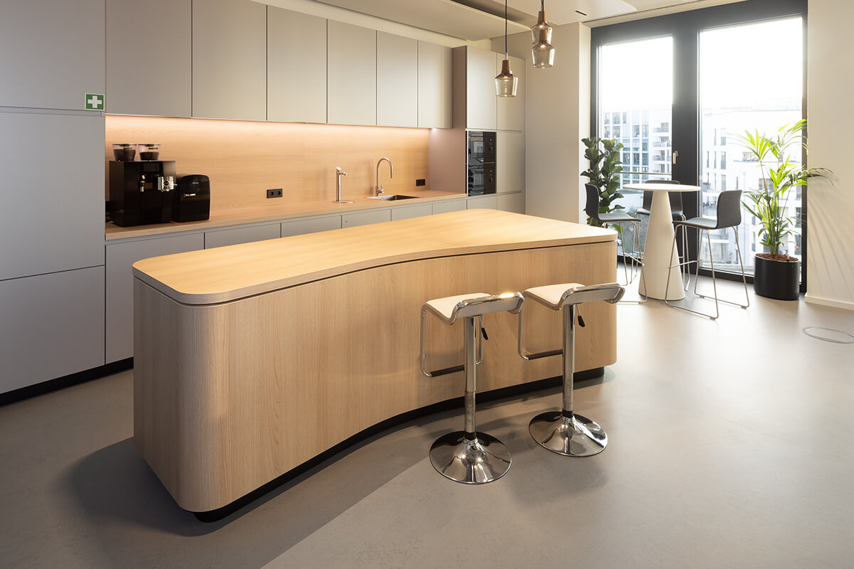 Hochwertiger Innenausbau für Büro- und Gewerbeflächen in Frankfurt von Display International
