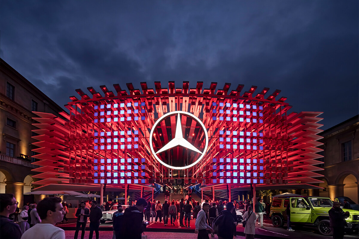 Display International setzte für Mercedes-Benz auf der IAA Mobility Maßstäbe im komplexen Messebau – ein architektonisches Statement unter freiem Himmel.