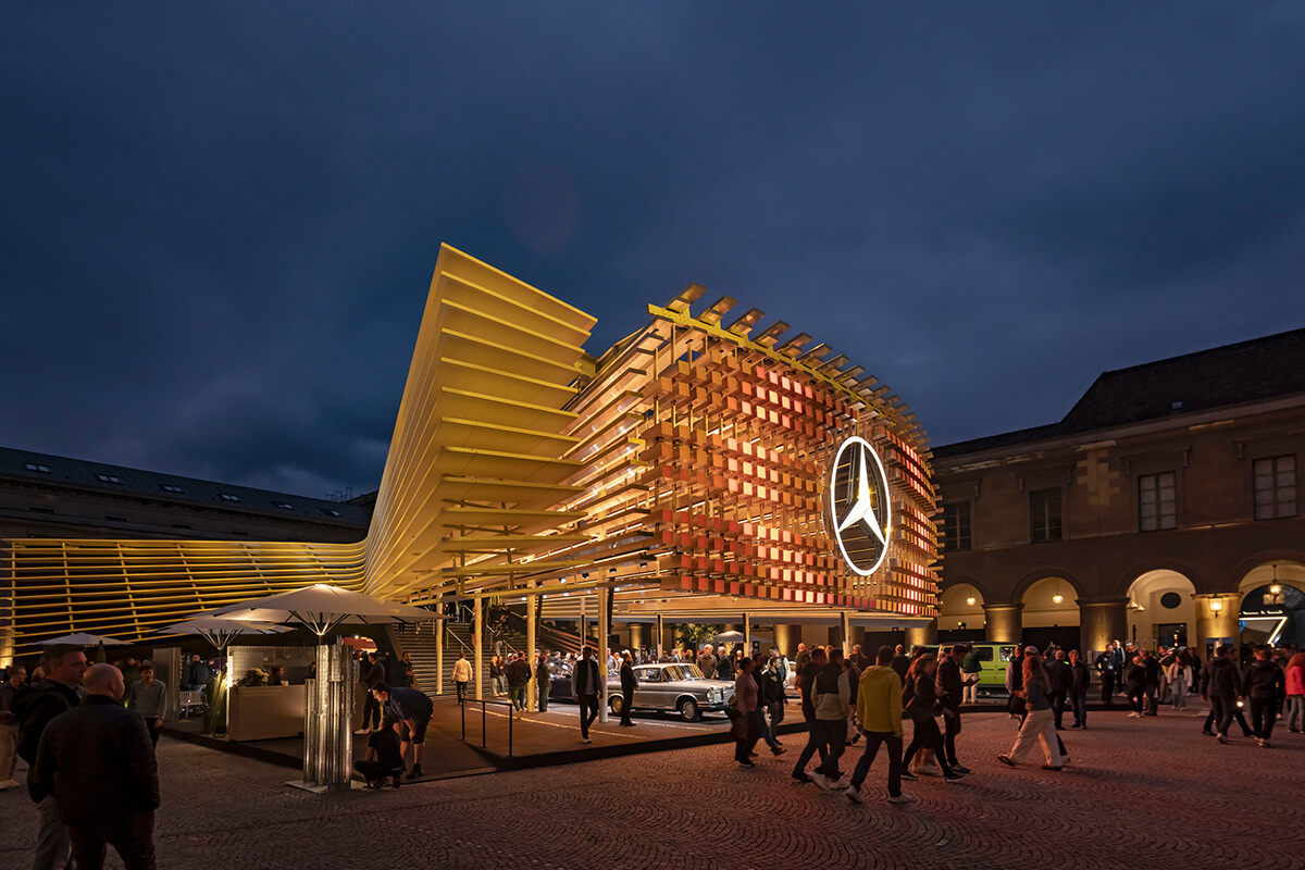 Technische Perfektion und markenstarkes Design: Der Outdoor-Messestand von Mercedes-Benz auf der IAA Mobility war ein Highlight des Messegeländes.