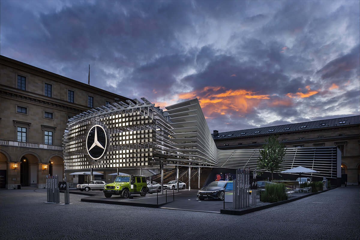 Der Outdoor-Messestand von Mercedes-Benz überzeugte durch klare Linien, innovative Technik und die präzise Umsetzung durch Display International.