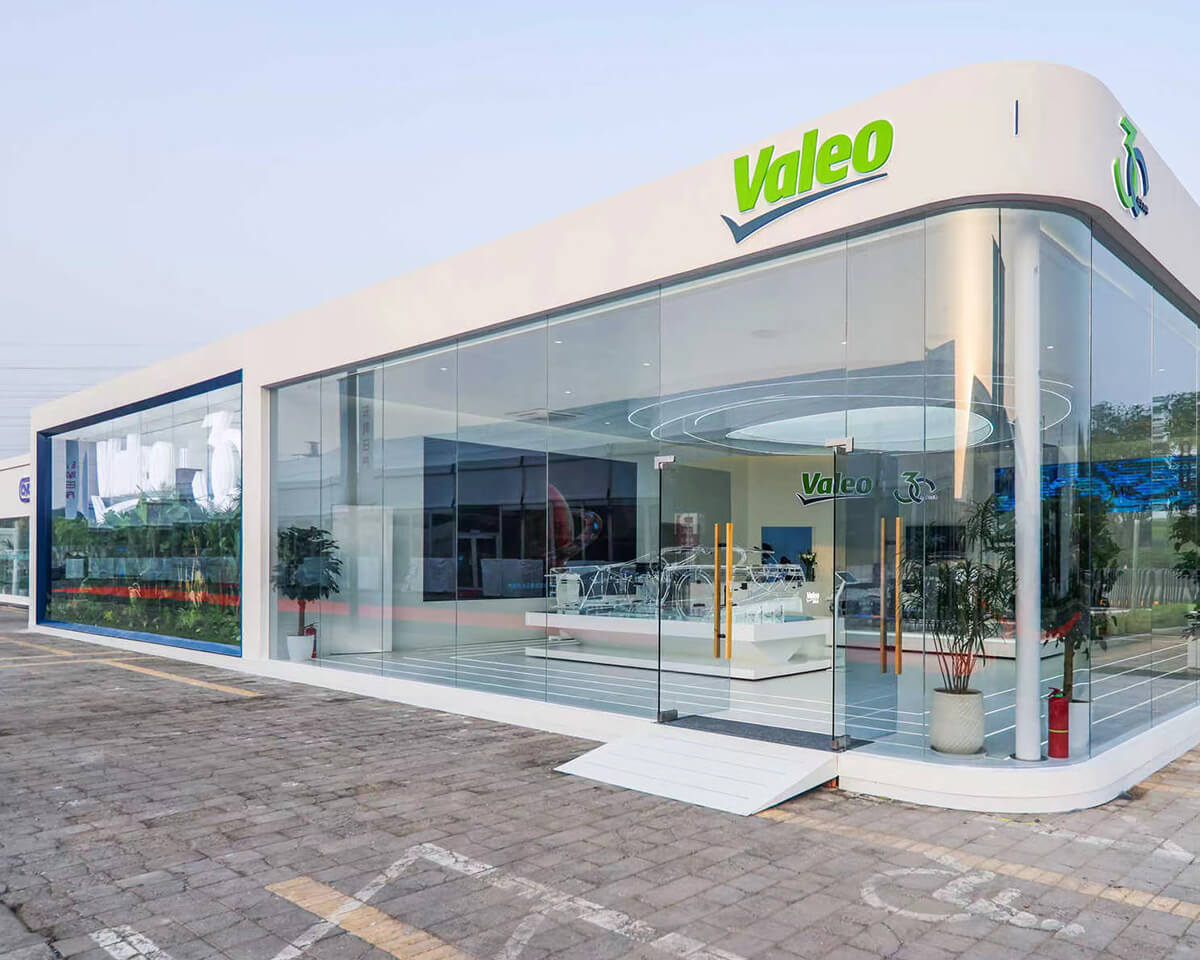Display International Shanghai is realising an impressive exhibition stand for automotive supplier Valeo at Auto Beijing 2024.