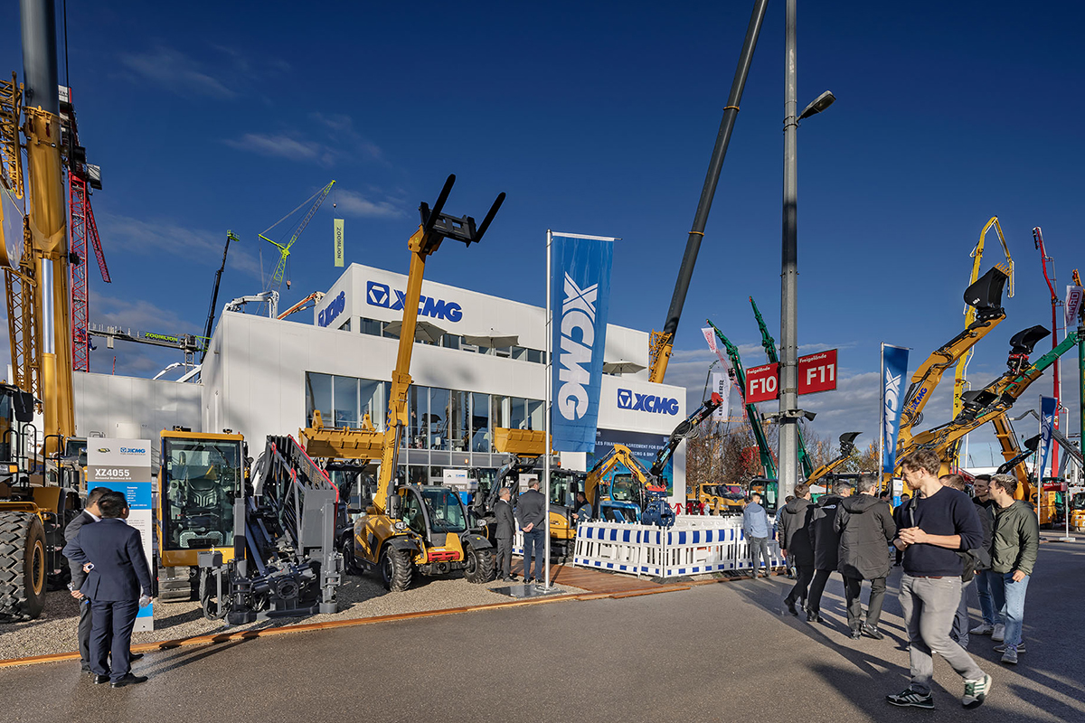 Exhibition stand construction company Display International realizes the design and construction of XCMG's exhibition stand at Bauma 2022.