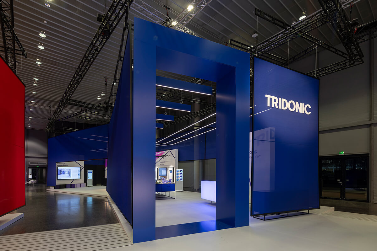 Nachhaltiger Messestand der Zumtobel Group auf der Light + Building Frankfurt mit Fokus auf Wiederverwendung von Materialien.