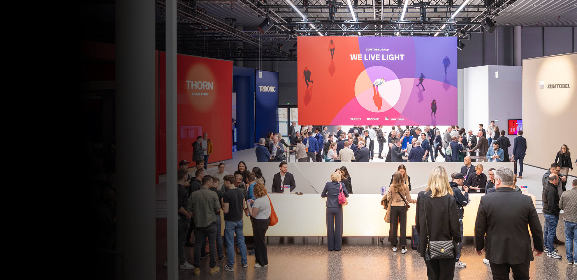 Messestand der Zumtobel Group auf der Light + Building Frankfurt – realisiert von Display International mit Fokus auf nachhaltigen Standbau.